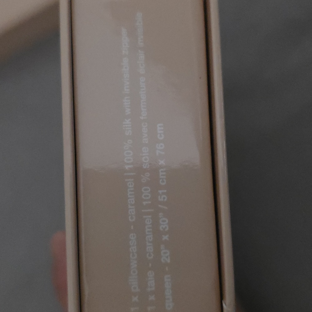 Set of 2 BNIB Slip Caramel Silk  Zippered Pillowcases x2 - Picture 10 of 11